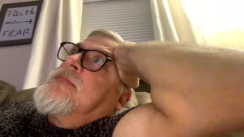 Snapshot of rs006 chatting on 11.21.25 rs006 online show from 11.21.25