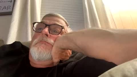 Snapshot of rs006 chatting on 11.24.25 rs006 online show from 11.24.25