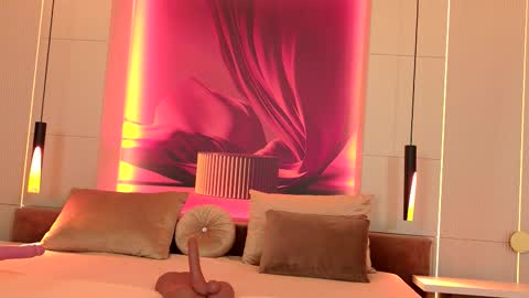 Snapshot of rubyluxee chatting on 10.12.25 Ruby Luxe online show from 10.12.25