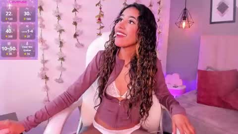 Snapshot of rue_zue chatting on 02.25.26 rue_zue online show from 02.25.26