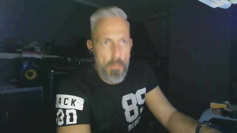 Chico que rico Caliente online show from 12.29.24