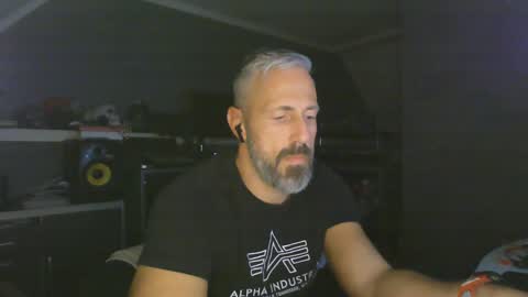 Chico que rico Caliente online show from 01.06.25