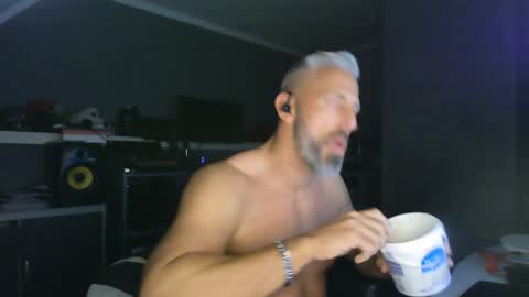 Chico que rico Caliente online show from 02.07.25