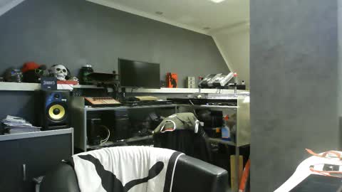 Chico que rico Caliente online show from 02.23.25