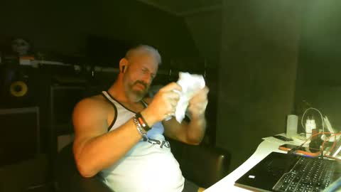 Snapshot of ruffi77 chatting on 02.19.26 Chico que rico Caliente online show from 02.19.26