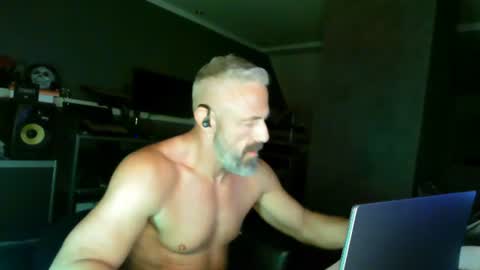 Snapshot of ruffi77 chatting on 07.25.26 Chico que rico Caliente online show from 07.25.26