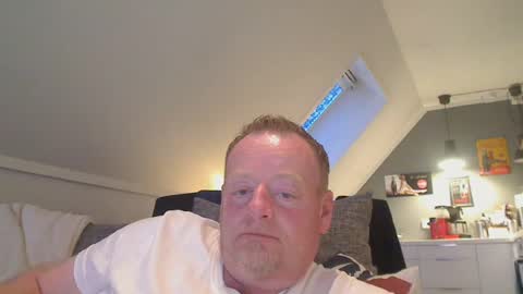 Snapshot of runepetter chatting on 08.01.26 bignorwegian online show from 08.01.26