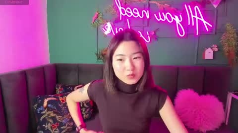 Snapshot of runi_asian chatting on 06.19.26 Runi online show from 06.19.26