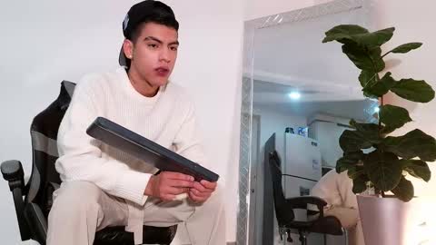  R U S S E L L  online show from 01.14.26