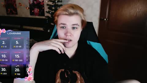 Snapshot of ryan__kim chatting on 12.12.24 Ryan online show from 12.12.24
