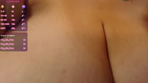 Snapshot of ryanastone_ chatting on 12.13.24 Hanna online show from 12.13.24