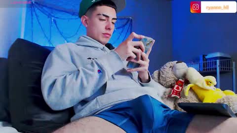 Snapshot of ryannhill_ chatting on 11.26.25 Ryannhill online show from 11.26.25