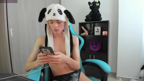 Snapshot of ryo_bleu chatting on 05.21.26 RYO BLEU online show from 05.21.26