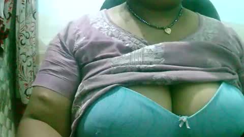 Snapshot of s03286 chatting on 10.15.25 HotLovers online show from 10.15.25