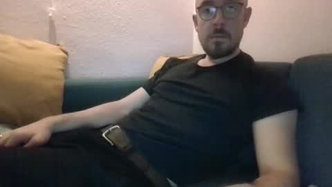 Snapshot of s_i_q chatting on 10.18.25 s_i_q online show from 10.18.25