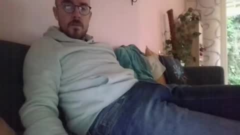 Snapshot of s_i_q chatting on 10.27.25 s_i_q online show from 10.27.25