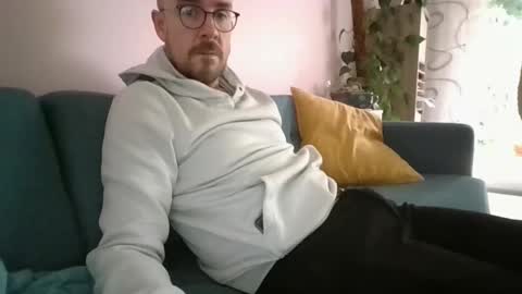 Snapshot of s_i_q chatting on 11.08.25 s_i_q online show from 11.08.25