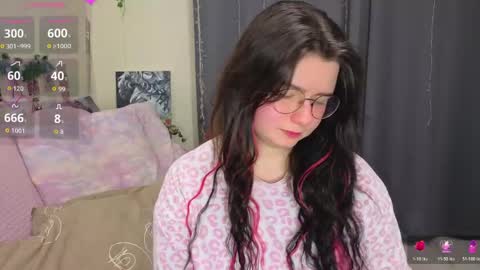 Snapshot of s_katekisa_ss chatting on 04.17.26 Kate online show from 04.17.26