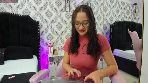 Saara Brown online show from 02.02.25