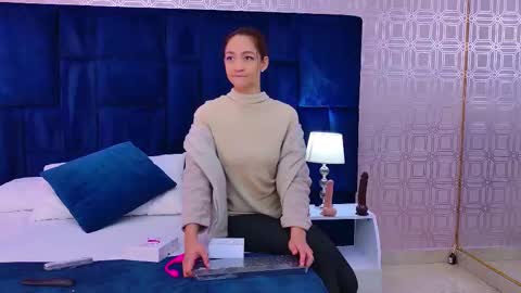 Saara Brown online show from 11.08.25