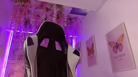 1 online show from 12.04.25