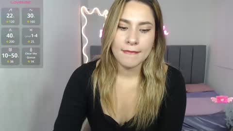 Snapshot of saaya_tay chatting on 03.12.25 saaya_tay online show from 03.12.25