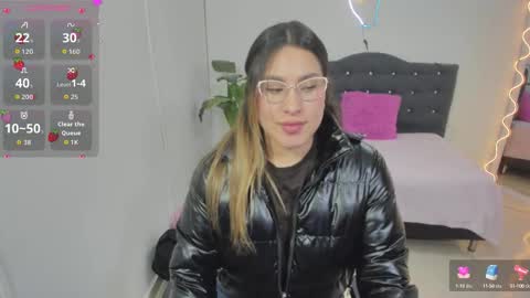 Snapshot of saaya_tay chatting on 09.15.25 saaya_tay online show from 09.15.25