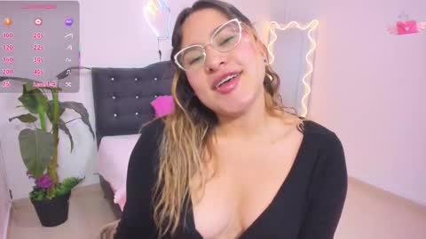 Snapshot of saaya_tay chatting on 09.18.25 saaya_tay online show from 09.18.25