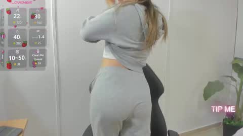 Snapshot of saaya_tay chatting on 09.23.25 saaya_tay online show from 09.23.25