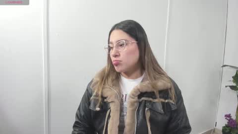 Snapshot of saaya_tay chatting on 10.01.25 saaya_tay online show from 10.01.25