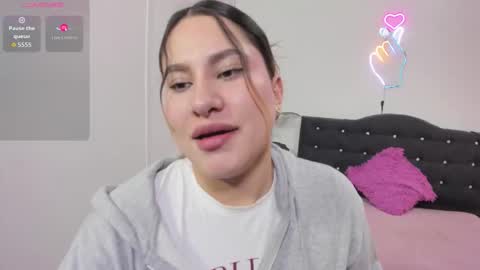 Snapshot of saaya_tay chatting on 10.07.25 saaya_tay online show from 10.07.25