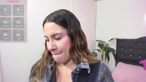 Snapshot of saaya_tay chatting on 10.09.25 saaya_tay online show from 10.09.25