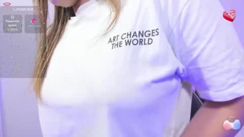 Snapshot of saaya_tay chatting on 10.14.25 saaya_tay online show from 10.14.25