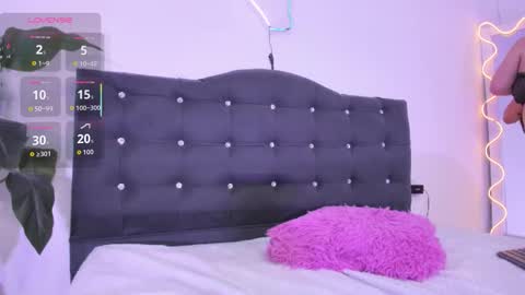 Snapshot of saaya_tay chatting on 10.15.25 saaya_tay online show from 10.15.25