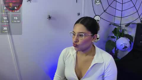 Snapshot of saaya_tay chatting on 10.25.25 saaya_tay online show from 10.25.25