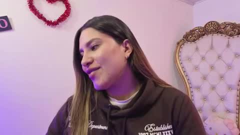 Snapshot of saaya_tay chatting on 11.06.25 saaya_tay online show from 11.06.25