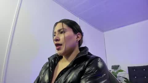 Snapshot of saaya_tay chatting on 11.12.25 saaya_tay online show from 11.12.25