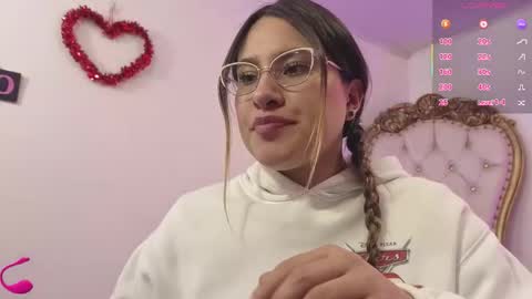 Snapshot of saaya_tay chatting on 11.18.25 saaya_tay online show from 11.18.25