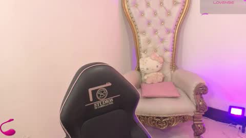 Snapshot of saaya_tay chatting on 11.21.25 saaya_tay online show from 11.21.25