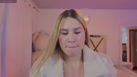 Snapshot of saaya_tay chatting on 02.11.26 saaya_tay online show from 02.11.26