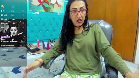 Snapshot of sabrina_dupont chatting on 10.29.25 SABRINA online show from 10.29.25