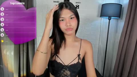 Snapshot of sabrina_maxx chatting on 12.20.24 Nadine online show from 12.20.24