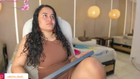 Snapshot of sabrina_shark chatting on 10.07.25 Sabrina Shark online show from 10.07.25