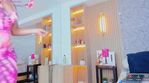 Snapshot of sabrina_shark chatting on 11.15.25 Sabrina Shark online show from 11.15.25