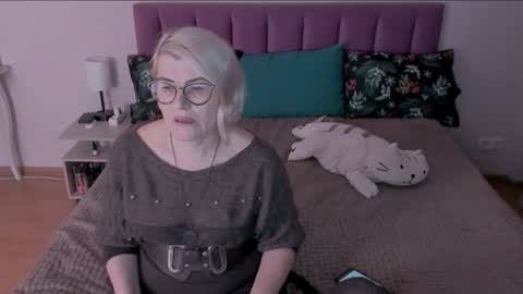 Sabrina MacMarren online show from 02.07.25