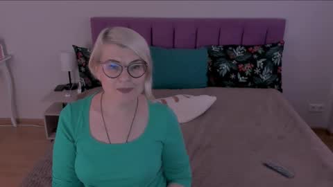 Sabrina MacMarren online show from 02.09.25