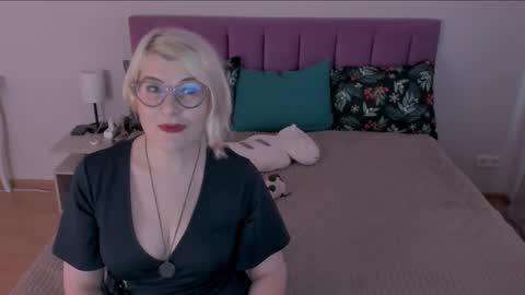 Sabrina MacMarren online show from 02.10.25