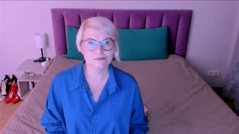 Sabrina MacMarren online show from 09.16.25