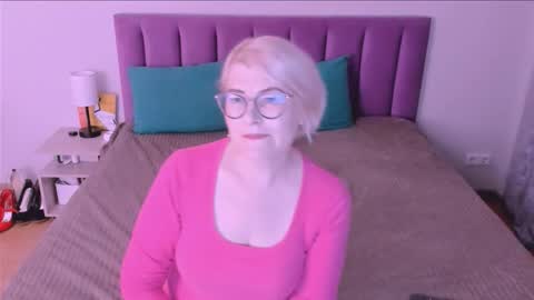 Sabrina MacMarren online show from 09.27.25