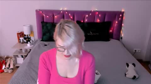 Sabrina MacMarren online show from 12.15.25